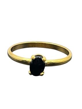 Black oval cabochon gold tone thin band dainty vintage ring size 6.75/ 7